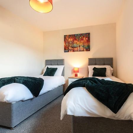 City Centre Comfort: Spacious 2-Bed with Smart TVs and Secure Parking Southampton Exterior photo