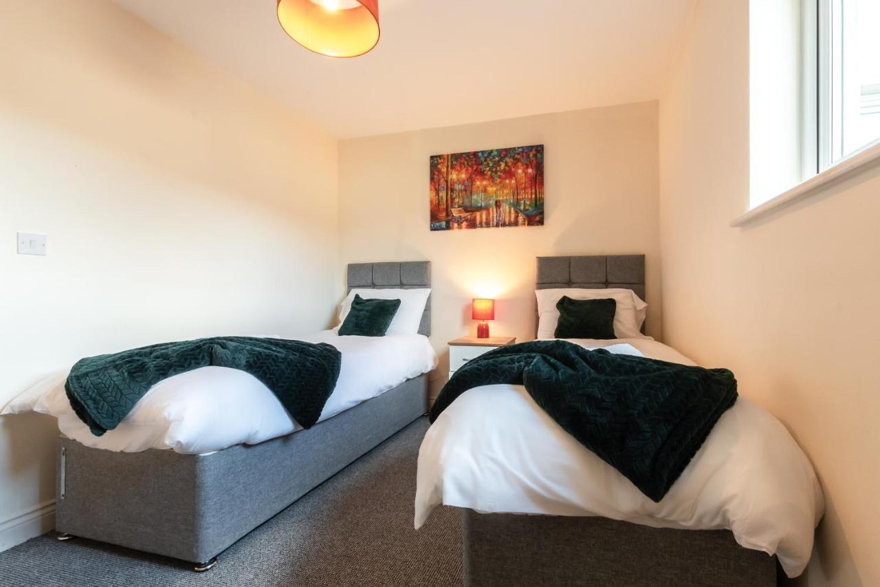 City Centre Comfort: Spacious 2-Bed with Smart TVs and Secure Parking Southampton Exterior photo