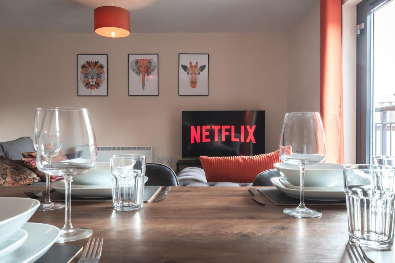 City Centre Comfort: Spacious 2-Bed with Smart TVs and Secure Parking Southampton Exterior photo