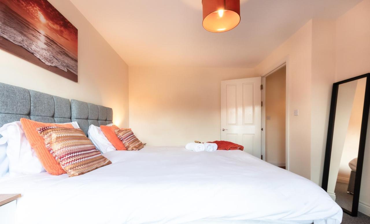 City Centre Comfort: Spacious 2-Bed with Smart TVs and Secure Parking Southampton Exterior photo