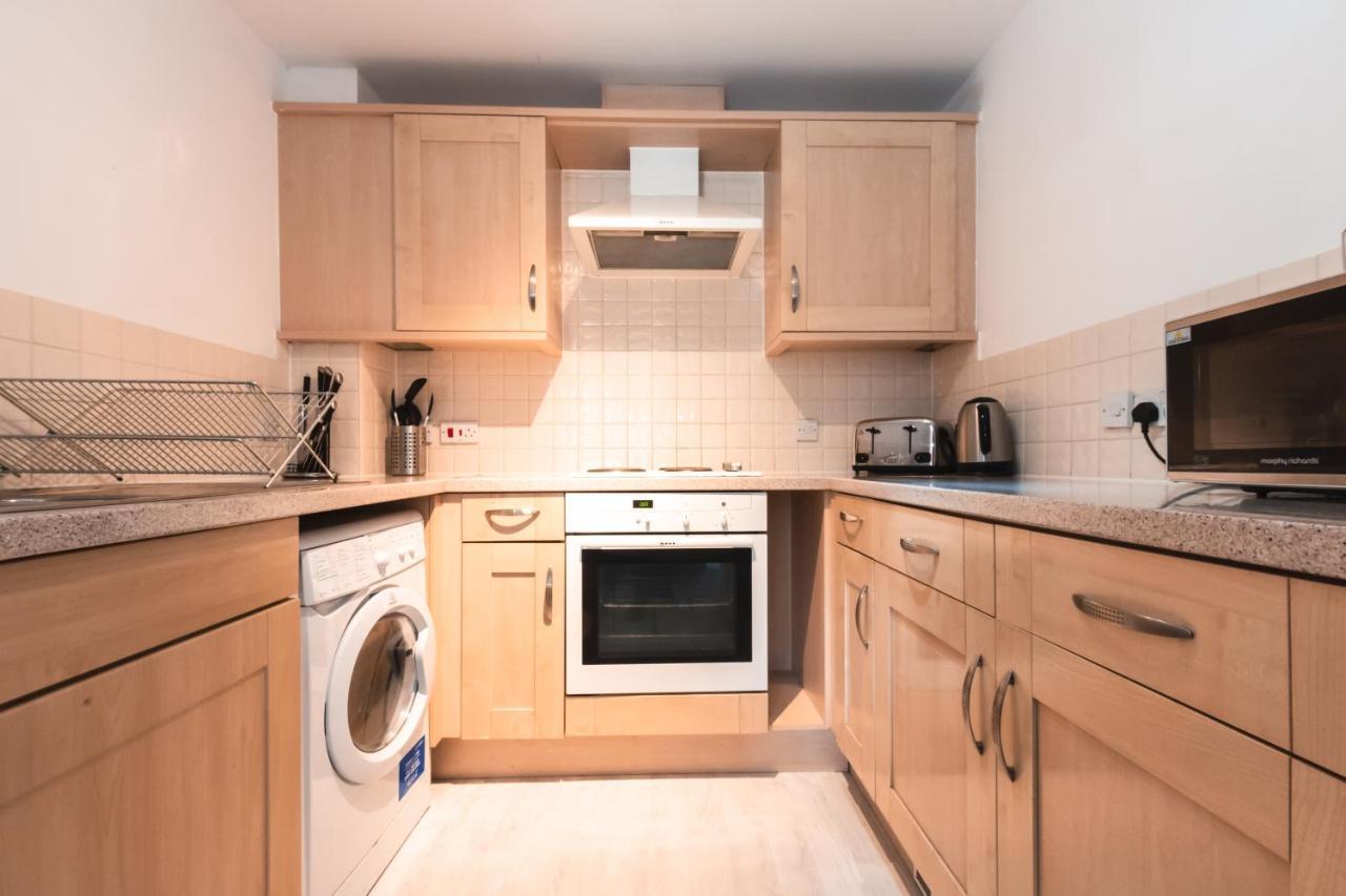 City Centre Comfort: Spacious 2-Bed with Smart TVs and Secure Parking Southampton Exterior photo