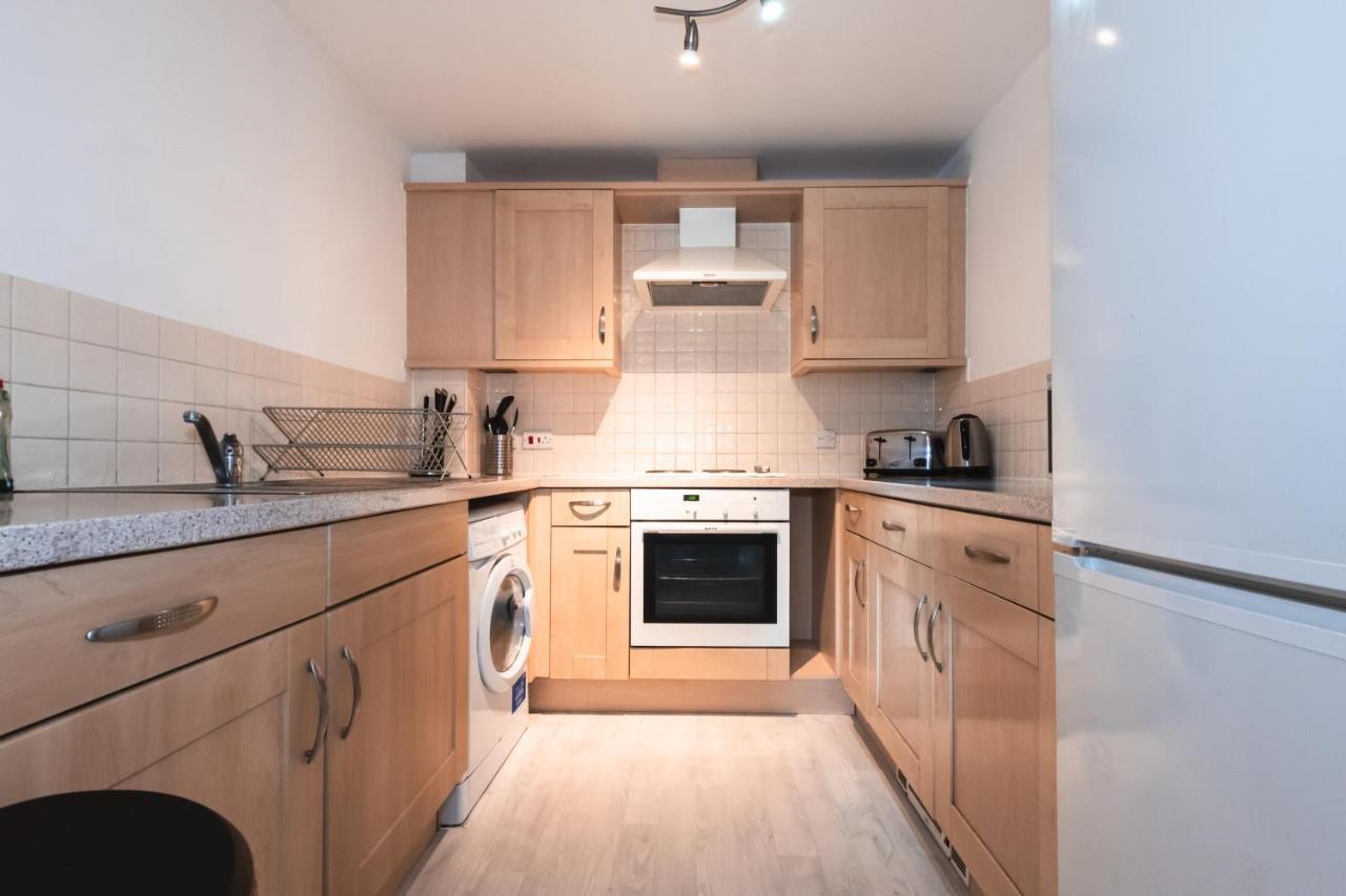 City Centre Comfort: Spacious 2-Bed with Smart TVs and Secure Parking Southampton Exterior photo
