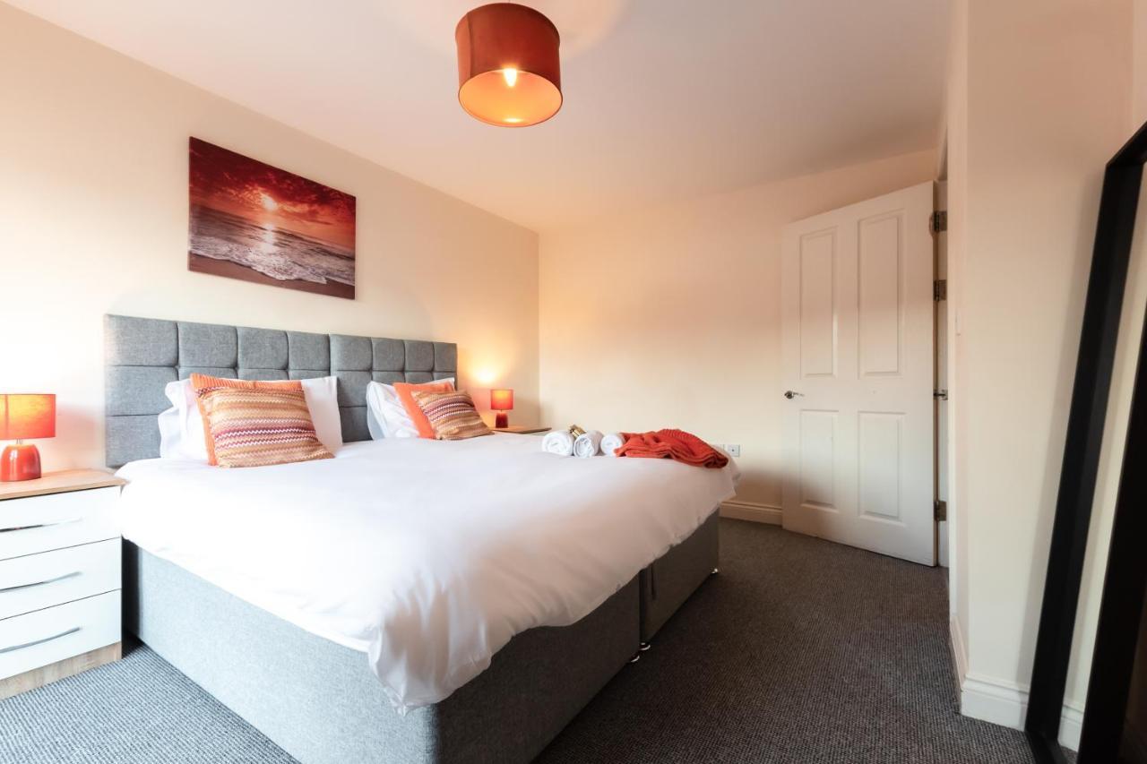 City Centre Comfort: Spacious 2-Bed with Smart TVs and Secure Parking Southampton Exterior photo