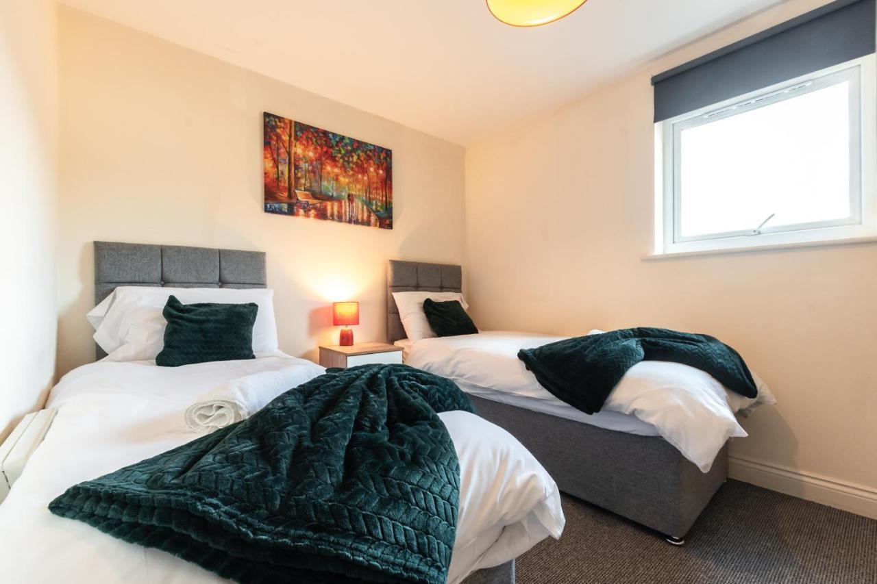 City Centre Comfort: Spacious 2-Bed with Smart TVs and Secure Parking Southampton Exterior photo